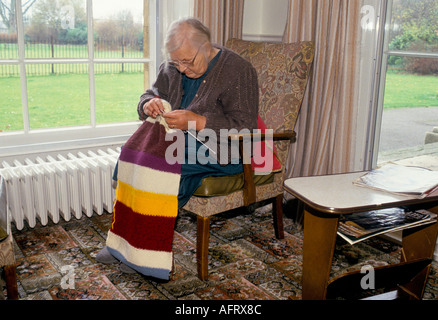 Old lady knitting in private residential care home Hampshire England 1990s UK HOMER SYKES Stock Photo
