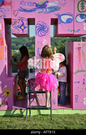 a young girl paints at Bestival, 2007, on the Isle of Wight Stock Photo