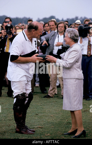 Queen Elizabeth ii  talking to the Australian Kerry Packer presentation at Guards Polo Club, Windsor Great Park Berkshire England 1990s HOMER SYKES Stock Photo