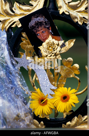 Diana funeral flowers at Kensington Palace in memory of Lady Diana Princess of Wales London UK 1990s  HOMER SYKES Stock Photo