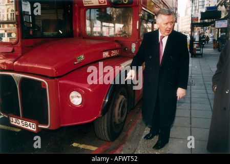 Steve Norris London mayoral elections candidate. Press call with a  London red double decker bus. 2000s 2000 UK HOMER SYKES Stock Photo