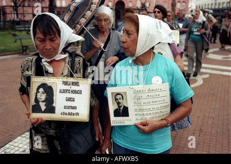 Mothers of Plaza de Mayo gather weekly to remind the world of the  Disappeared. Holding photographs Buenos Aires Argentina 2000s 2002 HOMER SYKES Stock Photo