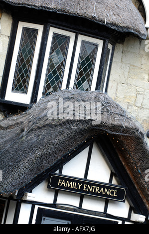 old thatched cottages in at old shanklin village on the isle of wight olde worlde Stock Photo