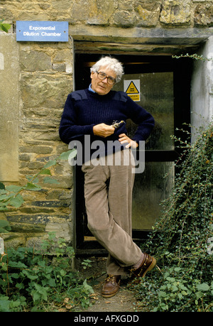 Professor James Lovelock portrait. His lab laboratory in the grounds of his home. England  1980s or 1990s HOMER SYKES