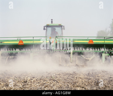 NO TILL SOYBEAN DRILLING IN CORN STUBBLE WITH NO PREVIOUS TILLAGE IOWA Stock Photo