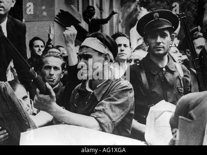 geography / travel, Spain, Spanish Civil War 1936 - 1939, Republicans during the attack on the Montana Barracks, Madrid, 20.7.1936, wounded, head bandage, Winchester rifle, 20th century, historic, historical, 1930s, uniform, peaked cap, male, man, men, people, Stock Photo
