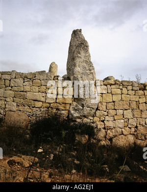 travel /geography, Malta, buildings, Hagar Qim temple, outer wall, menhir, circa 3200 - 2500 B.C., historic, historical, Europe, architecture, early history, prehistory, megalith, megaliths, culture, religion, wall, orthostat, orthostats, UNESCO world heritage, Stock Photo