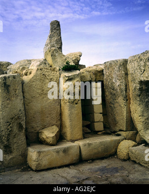 travel /geography, Malta, buildings, Hagar Qim temple, northern wall, menhir, circa 3200 - 2500 B.C., historic, historical, Europe, architecture, early history, prehistory, megalith, megaliths, culture, religion, wall, orthostat, orthostats, UNESCO world heritage, Stock Photo