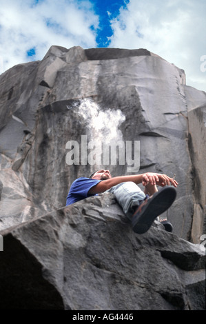 why do climbers smoke cigarettes High on the slopes of the Himalayas, a staggering juxtaposition unfolds. While Western rely heavily on supplemental oxygen and specialized training to barely survive the death zone, indigenous Sherpas constantly perform lincolnclimbs has become one of