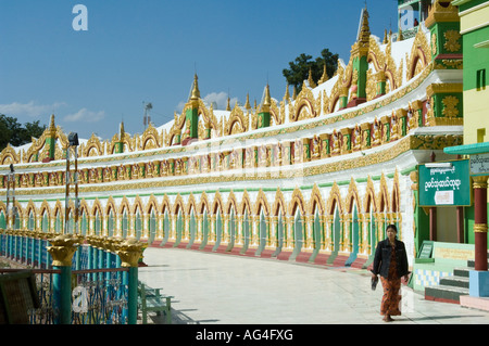 Outside the Umin Thounzeh (30 caves) Pagoda, Sagaing, Myanmar Stock Photo