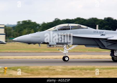 F/A-18 Super Hornet during takeoff at Farnborough Airshow 2006 Stock Photo