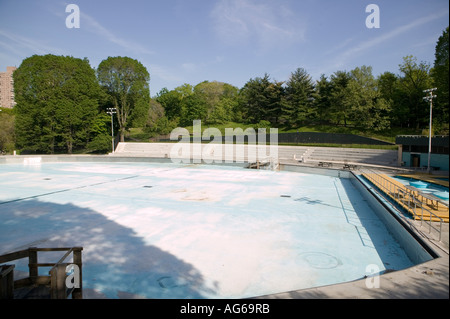 Empty Lasker Rink and pool in northern part of Central Park, New York City, USA, May 2006 Stock Photo