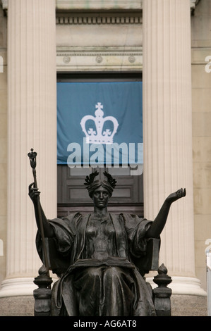 Sculpture of the goddess Minerva, Alma Mater in front of the Columbia University  library building in New York City USA May 2006 Stock Photo