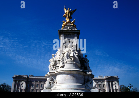 Queen Victoria Memorial with Buckingham Palace in the background London England Stock Photo