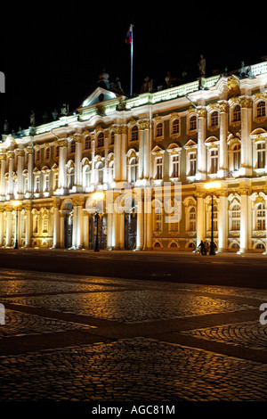 A floodlit view of The Winter Palace on Palace Square in St Petersburg ...