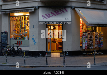 Berlin. Kreuzberg. Bergmannstrasse. Shop Ararat. Popular street and quarter with old houses, cafés, shops and restaurants. Stock Photo