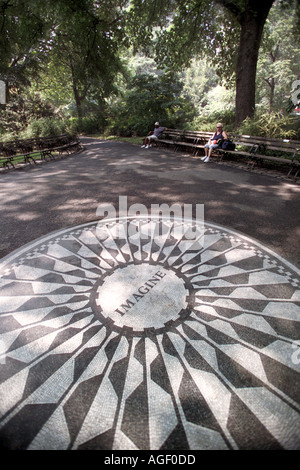 monument-to-john-lennon-in-