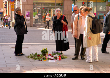 roses on spot where Swedish prime minister, Olof Palme, was shot and killed, Olof Palme Gata, Stockholm, Sweden Stock Photo