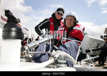 quadriplegic disabled sailor geoff holt starts his record breaking voyage to   circumnavigate britain Stock Photo
