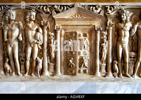 remains/pieces of the gigantic statue of Constantine, Palazzo dei Conservatori, Piazza del Campidiglio, Rome, Italy Stock Photo