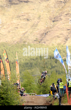 A downhill mountain bike racer wows the crowd at the Fort William World Cup Scotland 28 5 06 Stock Photo