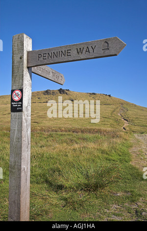 Pennine Way waymarker at Edale Head Stock Photo