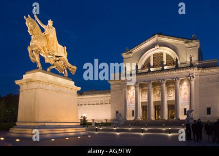 St Louis Art Museum in St Louis, Missouri and Crusader King Louis IX statue Stock Photo