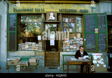 Paris bookshop shakespeare and co antiquarian books Stock Photo
