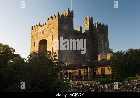 Bunratty Castle between Ennis and Limerick, County Clare, Ireland. Tourist attraction. Home of the O'Briens, Earls of Thomond Stock Photo