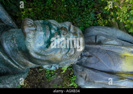Mogosoaia, Lenin statue from Bucuresti in backyard Stock Photo