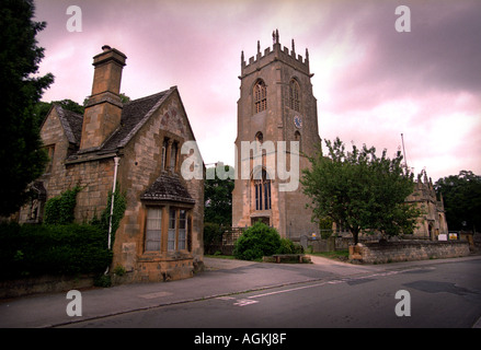 ST PETERS CHURCH IN THE COTSWOLD TOWN OF WINCHCOMBE NEAR CHELTENHAM GLOUCESTERSHIRE UK Stock Photo
