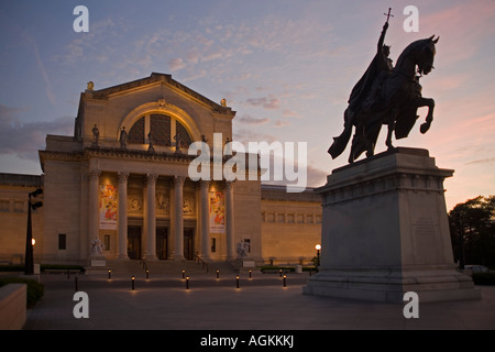 St Louis Art Museum in St Louis, Missouri and Crusader King Louis IX statue Stock Photo