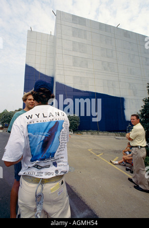 VA Norfolk Wylan whale wall Dominion Tower parking garage Stock Photo