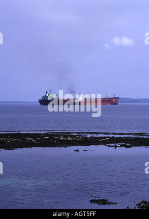 dh Shipping SCAPA FLOW ORKNEY Supertanker taking on oil from smaller oilfield tanker seals on skerries