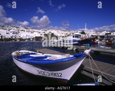 dh Old Town Harbour PUERTO DEL CARMEN LANZAROTE Fishing boats alongside quayside in old town harbour marina boat Stock Photo