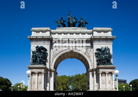 SOLDIERS AND SAILORS MEMORIAL ARCH (©JOHN H DUNCAN 1882) GRAND ARMY PLAZA BROOKLYN NEW YORK USA Stock Photo