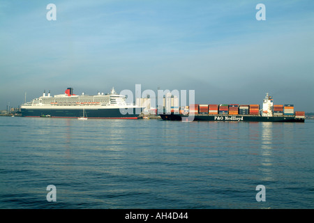 Queen Mary 2 Busy Port Scene on Southampton Water with P O Nedlloyd Jakarta Container Ship Hampshire England UK Stock Photo