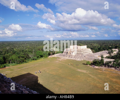 Chichen Itza, Yucatan, Mexico. Temple of the Warriors and Complex of the Thousand Columns. Stock Photo