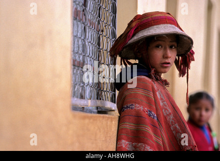 Traditionally dressed Quechua children in the Sacred Valley Peru Stock Photo