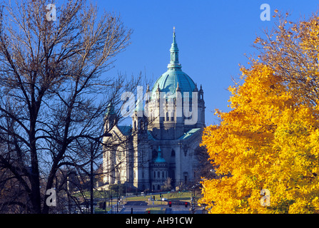 VICTORIAN HOMES IN CATHEDRAL HILL NEIGHBORHOOD IN ST. PAUL, MINNESOTA.  SPRING DAY Stock Photo - Alamy