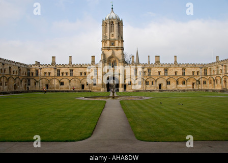 The college of Christ Church, Oxford, UK. The Great Quadrangle (Tom Quad) begun by Cardinal Wolsey in 1525. Tom Tower (1681) is in the centre Stock Photo