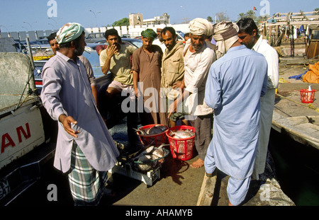 UAE Dubai Fishermen selling their catch on the creek Stock Photo