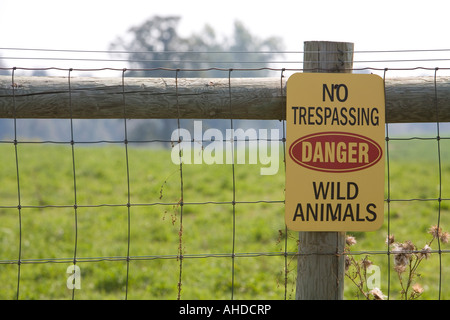 Wolcottville Indiana A sign warns of danger from wild animals on Cook s Bison Ranch Stock Photo