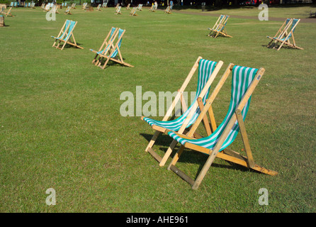 Deck Chairs in St. James's Park, London, England Stock Photo - Alamy