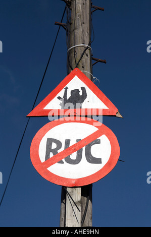 sniper at work sign and no entry to the RUC on a telegraph pole at the entrance to the nationalist bogside area of Derry Londonderry near the border Stock Photo