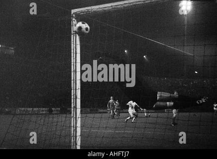 football, Bundesliga, 1968/1969, Boekelberg Stadium, Borussia Moenchengladbach versus Kickers Offenbach 4:1, scene of the match, 1:0 goal to Gladbach by Berti Vogts (not pictured), keeper Rudolf Wimmer (Offenbach) is chanceless Stock Photo