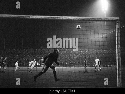 football, Bundesliga, 1968/1969, Boekelberg Stadium, Borussia Moenchengladbach versus Kickers Offenbach 4:1, scene of the match, long-range shot by Guenter Netzer (Gladbach) left behind against keeper Rudolf Wimmer (Offenbach) Stock Photo