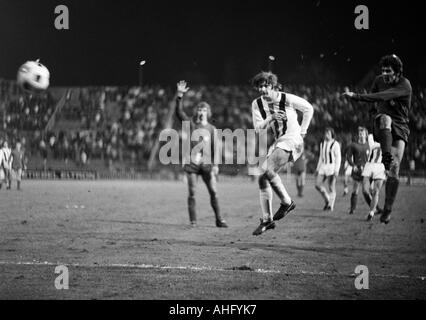 football, Bundesliga, 1973/1974, Borussia Moenchengladbach versus 1. FC Kaiserslautern 2:2, Boekelberg Stadium, scene of the match, Horst Koeppel (MG) middle and Hermann Bitz (FCK) right Stock Photo