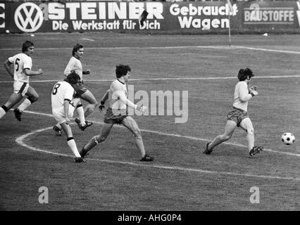 football, Regionalliga 1973/1974, promotion match to the Bundesliga 1974/1975, SG Wattenscheid 09 versus Eintracht Brunswick 0:0, Lohrheide Stadium in Bochum-Wattenscheid, scene of the match, f.l.t.r. Rudi Klimke (Wattenscheid), Juergen Jendrossek (Watten Stock Photo