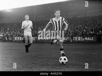football, Regionalliga West, 1966/1967, Stadium am Uhlenkrug in Essen, ETB Schwarz-Weiss Essen versus SSV Hagen 0:0, scene of the match, left Rolf Meissner (SSV), right Gerd Kohl (ETB) Stock Photo